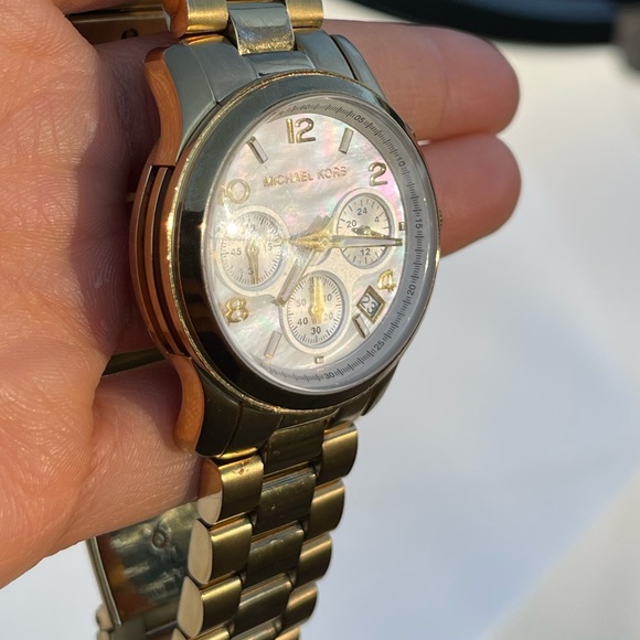 Michael Kors NEW BATTERY Gold Watch Mother of Pearl MK-5305 Runway Chronograph - Picture 5 of 15